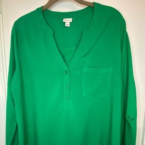 Emerald green Henley top with 3/4 sleeves.